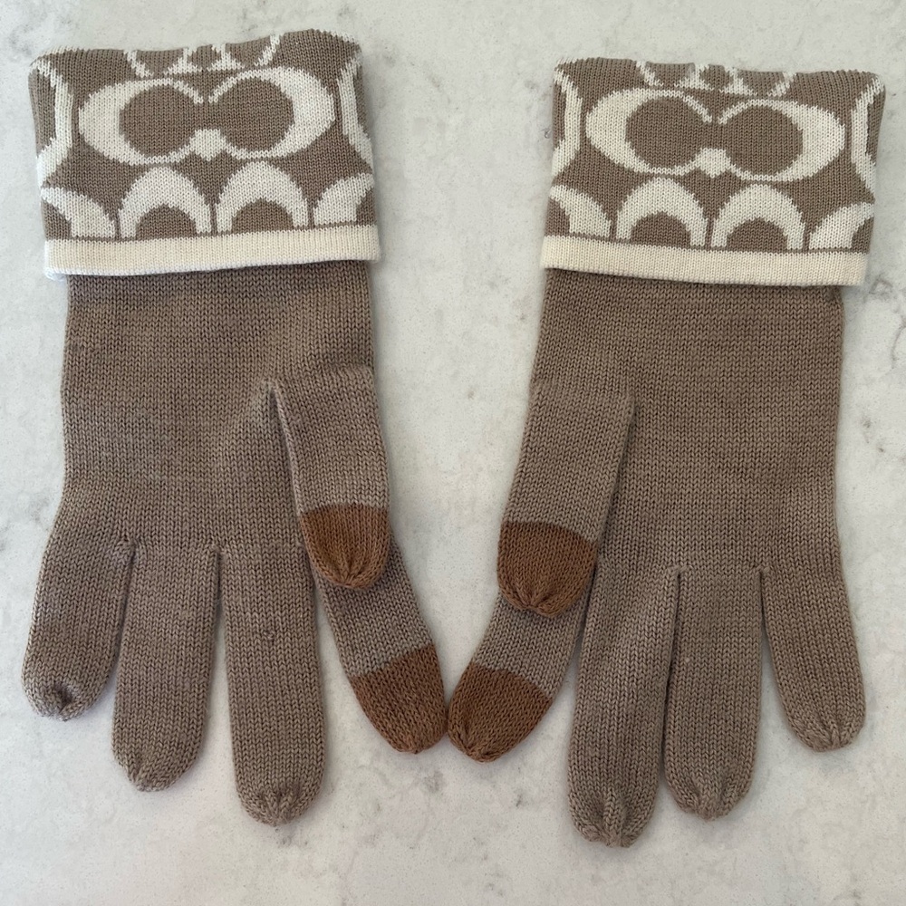 AUTHENTIC COACH, Signature pattern, womens cuffed hat and gloves set - Picture 4 of 4